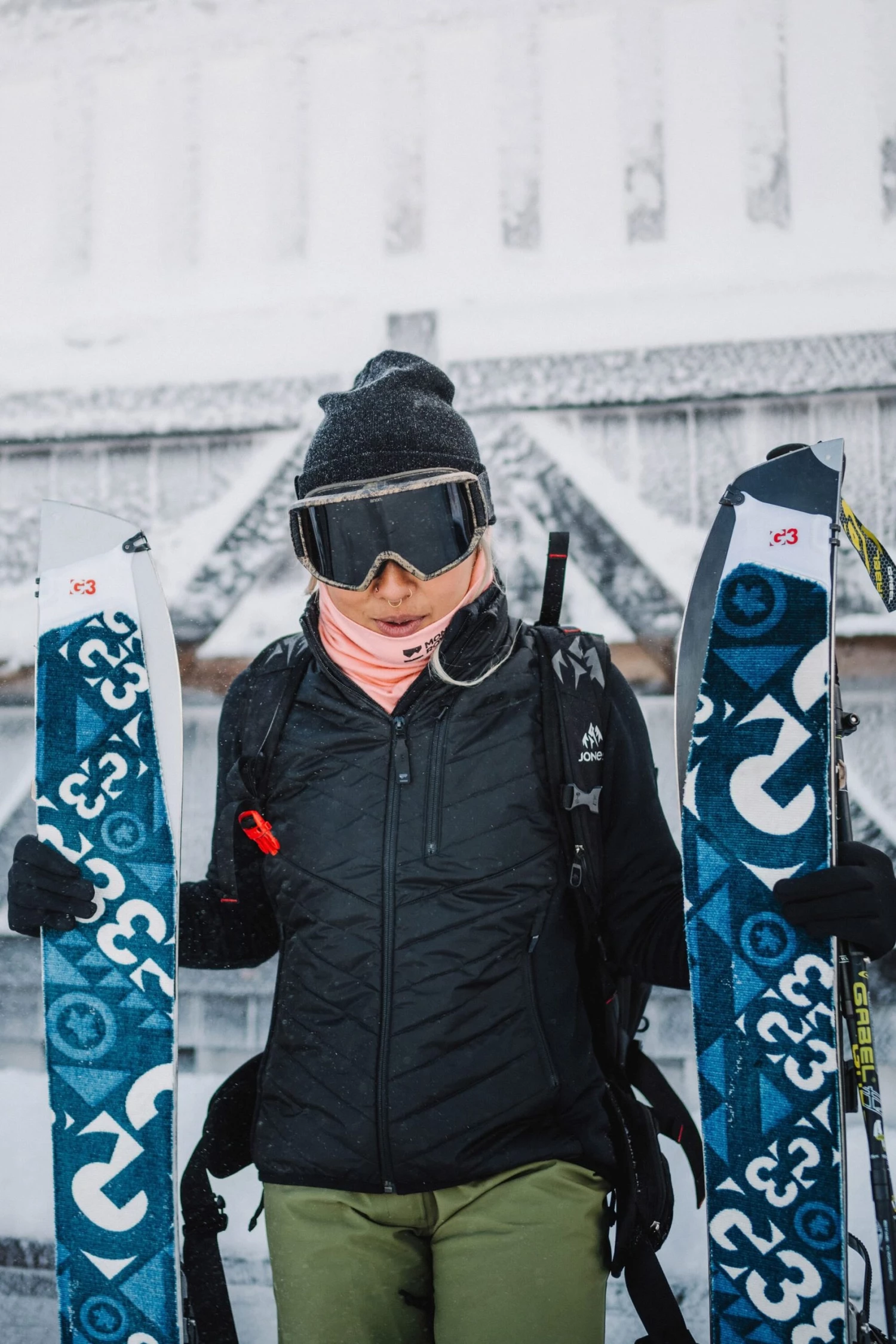 Mons Royale Neve Merino Insulation Hood - Black 6 Mons Royale Neve Merino Insulation Hood - Black