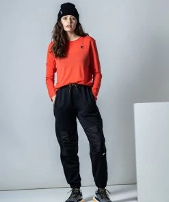 Mons Royale Icon Merino Air-Con Relaxed LS - Hot Coral 7 Mons Royale Icon Merino Air-Con Relaxed LS - Hot Coral